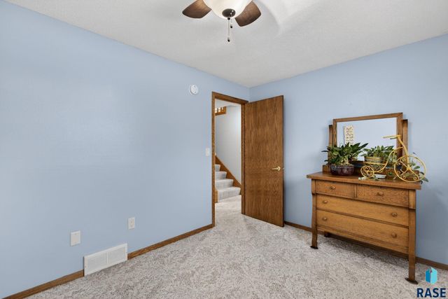 1604 E 62nd St Street, Sioux Falls, SD 57108