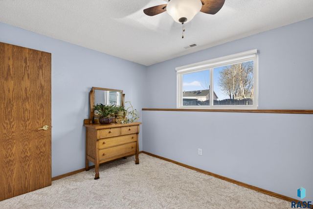 1604 E 62nd St Street, Sioux Falls, SD 57108