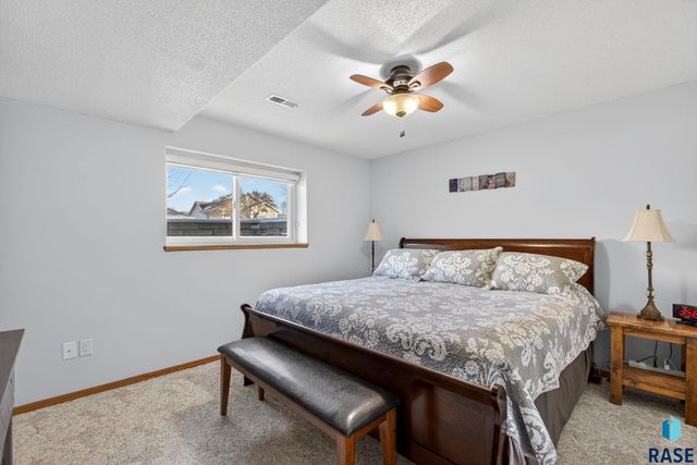 1604 E 62nd St Street, Sioux Falls, SD 57108