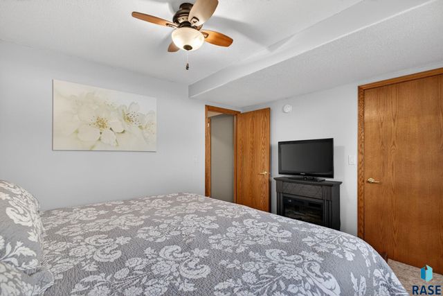 1604 E 62nd St Street, Sioux Falls, SD 57108