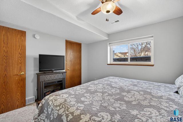 1604 E 62nd St Street, Sioux Falls, SD 57108