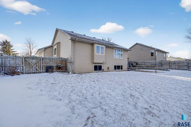 1604 E 62nd St Street, Sioux Falls, SD 57108