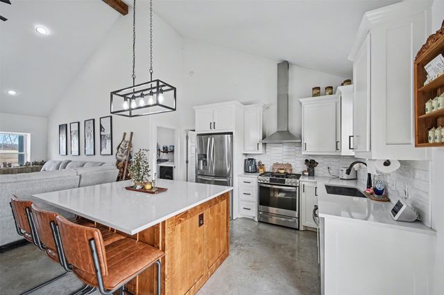 2011 County Road 1590, Alvord, TX 76225