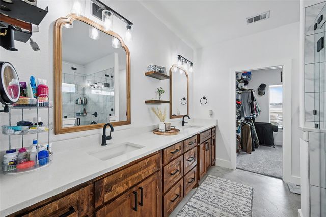 2011 County Road 1590, Alvord, TX 76225