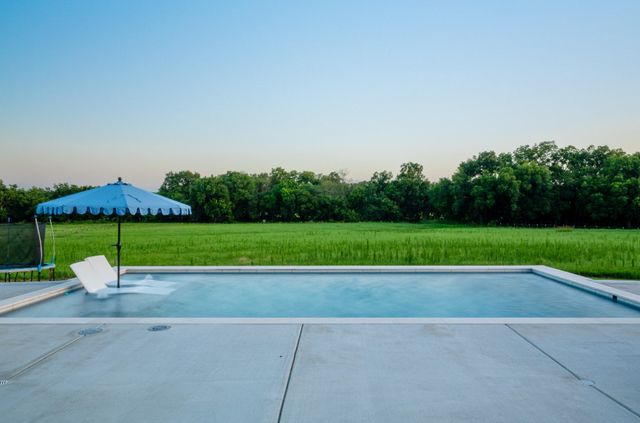 2011 County Road 1590, Alvord, TX 76225