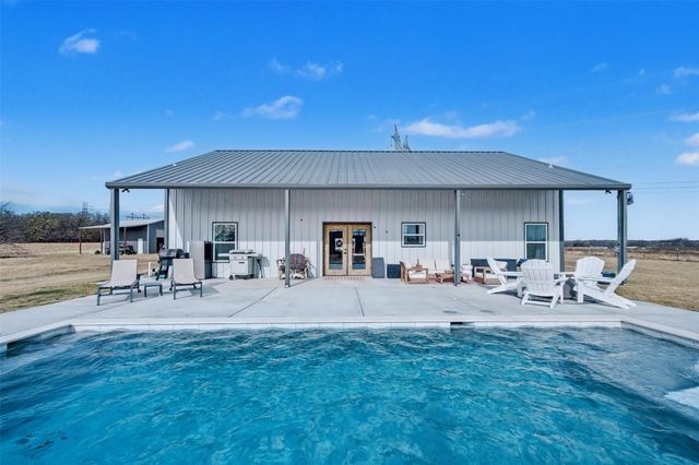 2011 County Road 1590, Alvord, TX 76225