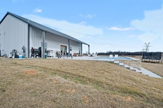 2011 County Road 1590, Alvord, TX 76225