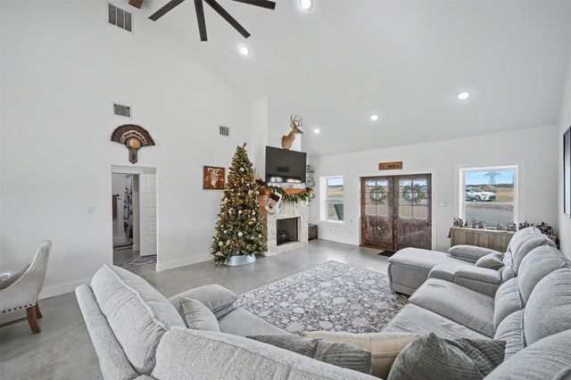 2011 County Road 1590, Alvord, TX 76225