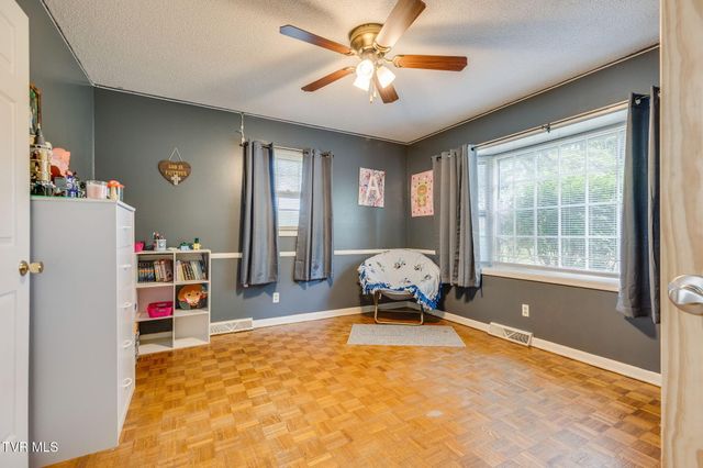 1525 Robin Hood Lane, Johnson City, TN 37604