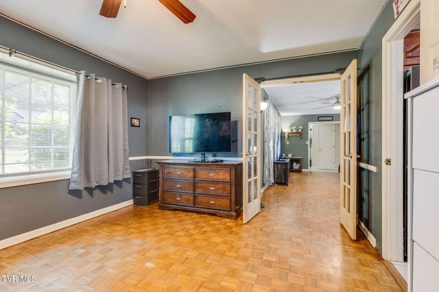 1525 Robin Hood Lane, Johnson City, TN 37604