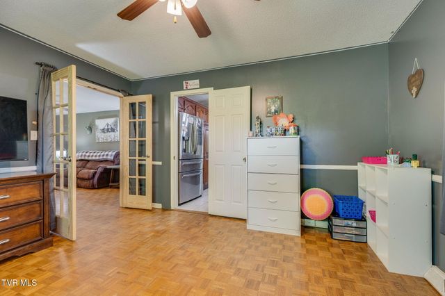 1525 Robin Hood Lane, Johnson City, TN 37604