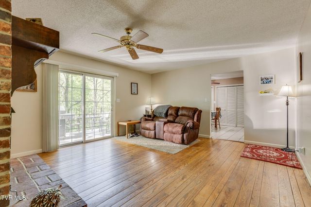 1525 Robin Hood Lane, Johnson City, TN 37604