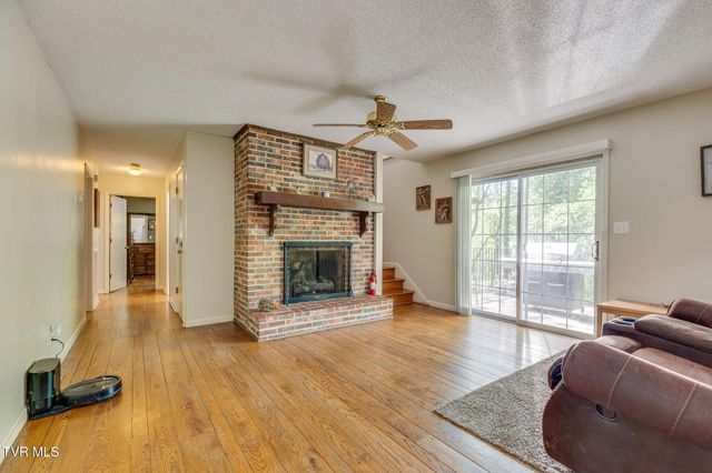 1525 Robin Hood Lane, Johnson City, TN 37604