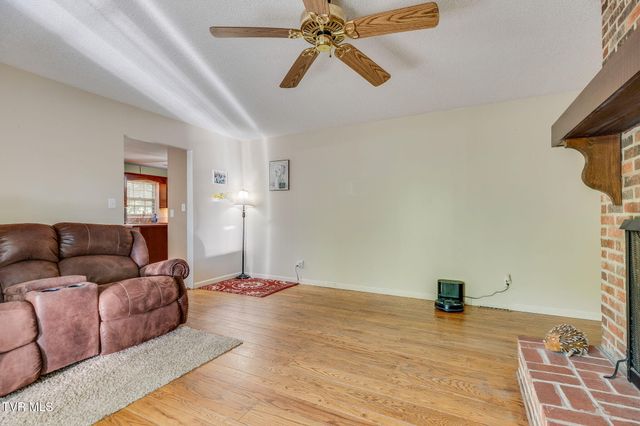 1525 Robin Hood Lane, Johnson City, TN 37604