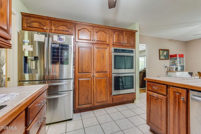 1525 Robin Hood Lane, Johnson City, TN 37604
