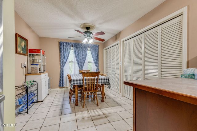 1525 Robin Hood Lane, Johnson City, TN 37604