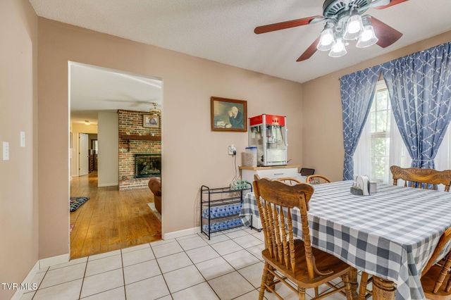 1525 Robin Hood Lane, Johnson City, TN 37604