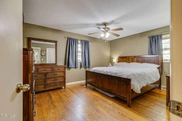 1525 Robin Hood Lane, Johnson City, TN 37604