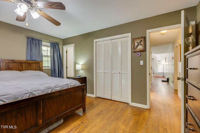 1525 Robin Hood Lane, Johnson City, TN 37604