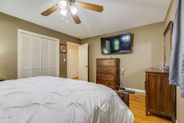 1525 Robin Hood Lane, Johnson City, TN 37604