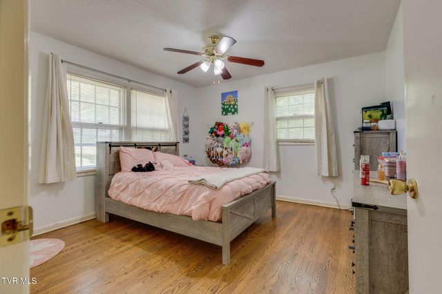 1525 Robin Hood Lane, Johnson City, TN 37604