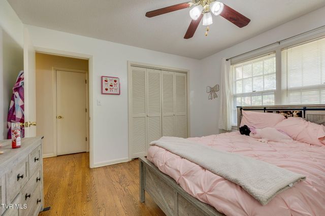 1525 Robin Hood Lane, Johnson City, TN 37604