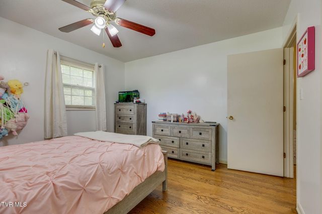 1525 Robin Hood Lane, Johnson City, TN 37604