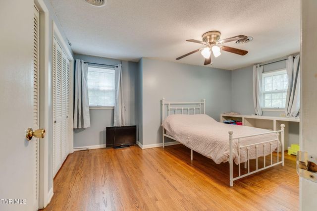 1525 Robin Hood Lane, Johnson City, TN 37604