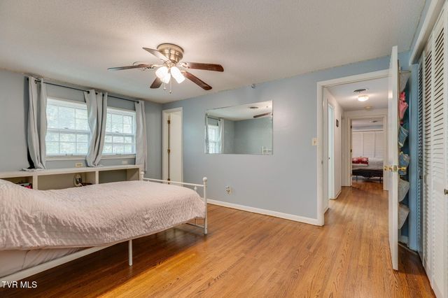 1525 Robin Hood Lane, Johnson City, TN 37604