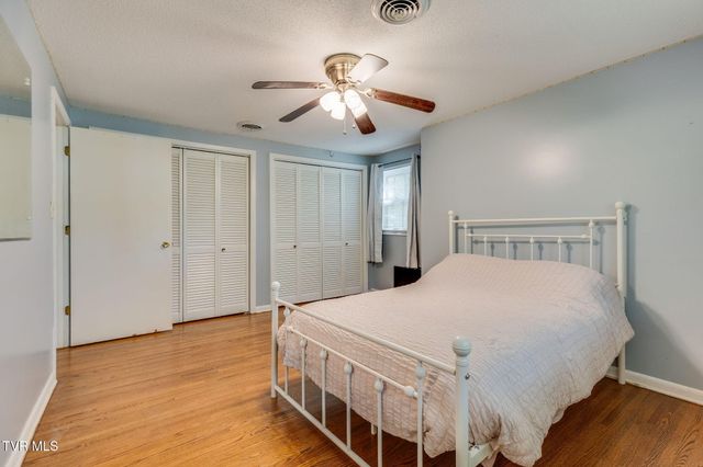 1525 Robin Hood Lane, Johnson City, TN 37604