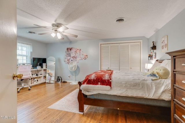 1525 Robin Hood Lane, Johnson City, TN 37604