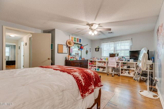 1525 Robin Hood Lane, Johnson City, TN 37604