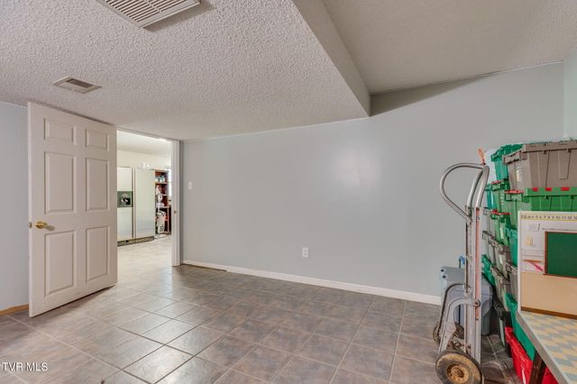 1525 Robin Hood Lane, Johnson City, TN 37604