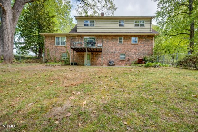 1525 Robin Hood Lane, Johnson City, TN 37604