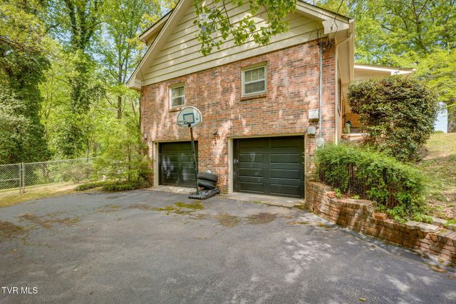 1525 Robin Hood Lane, Johnson City, TN 37604