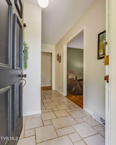 1525 Robin Hood Lane, Johnson City, TN 37604