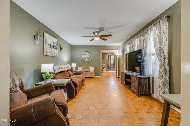 1525 Robin Hood Lane, Johnson City, TN 37604