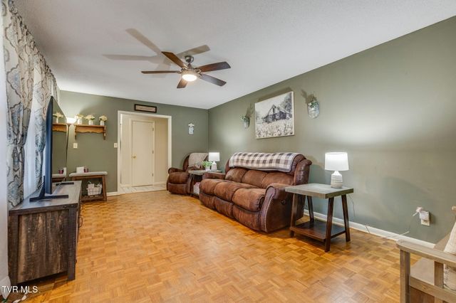 1525 Robin Hood Lane, Johnson City, TN 37604