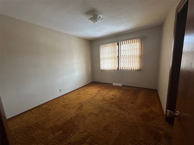 3850 Soutter Ct, Cedar Rapids, IA 52403