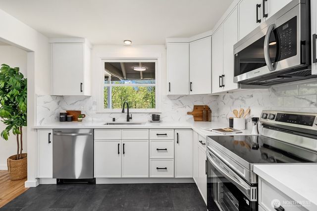 21614 SE May Valley Road, Issaquah, WA 98027