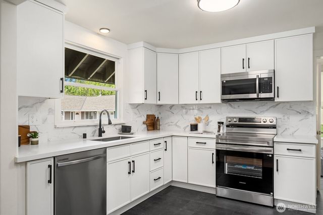 21614 SE May Valley Road, Issaquah, WA 98027
