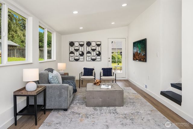 21614 SE May Valley Road, Issaquah, WA 98027
