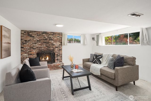 21614 SE May Valley Road, Issaquah, WA 98027