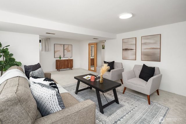 21614 SE May Valley Road, Issaquah, WA 98027