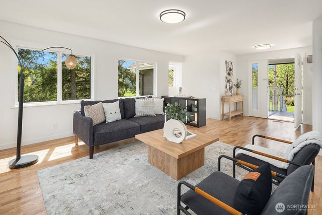 21614 SE May Valley Road, Issaquah, WA 98027