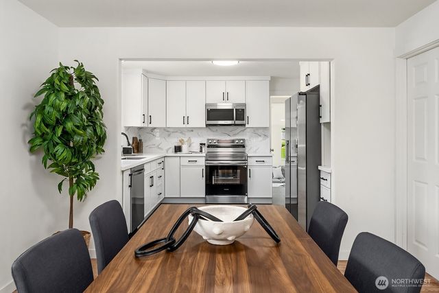 21614 SE May Valley Road, Issaquah, WA 98027