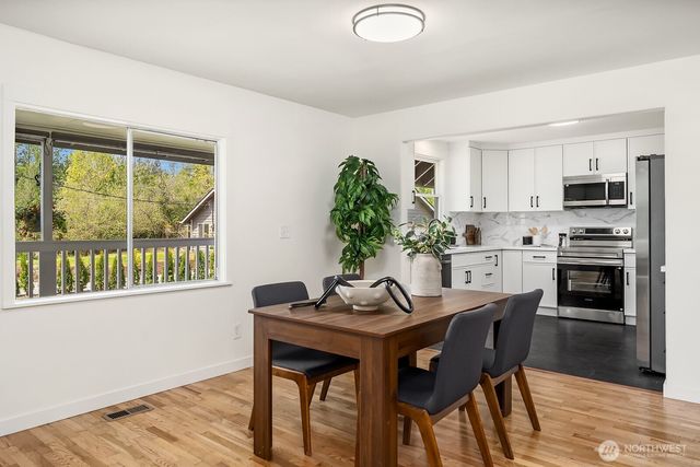 21614 SE May Valley Road, Issaquah, WA 98027