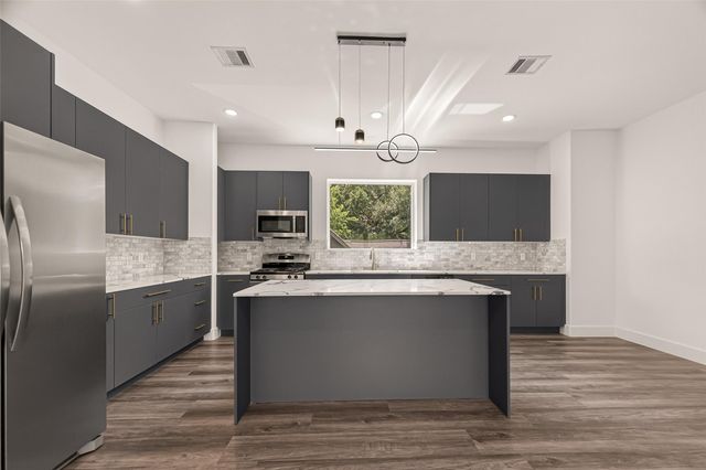 2711 Dennis Street, Houston, TX 77004