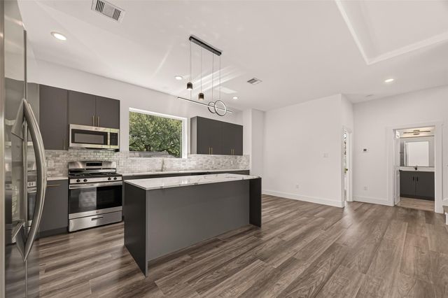 2711 Dennis Street, Houston, TX 77004