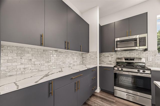 2711 Dennis Street, Houston, TX 77004